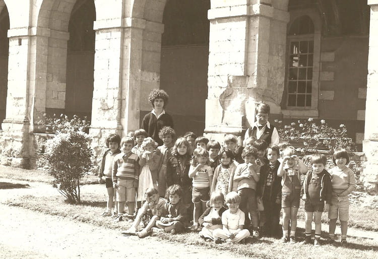 Photo de classe Moyenne section année 8182 de 1981, Ecole Sainte