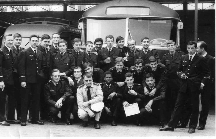 Photo De Classe Pot Au Garage De La Ba181en1967 De 1967 Base Aérienne Photo De Classe Pot Au Garage De La Ba181en1967 De 1967 Base Aérienne