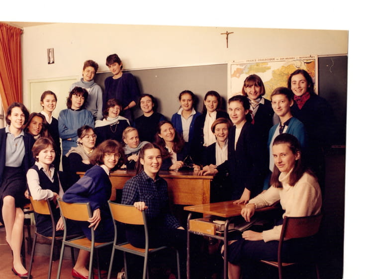 Photo de classe 2nde4 de 1982, Lycée Privé Sainteursule Louise De