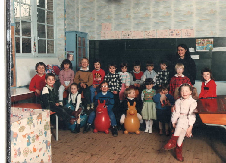 Photo de classe Classe de maternelle de 1986, Ecole Notre Dame De