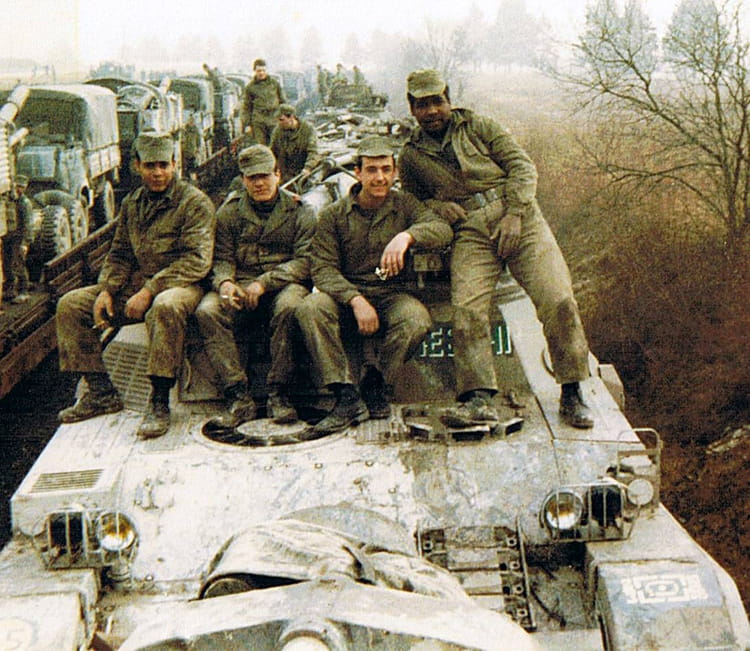 Photo de classe Les chars sont sur le train de 1984, 3eme Rama ...