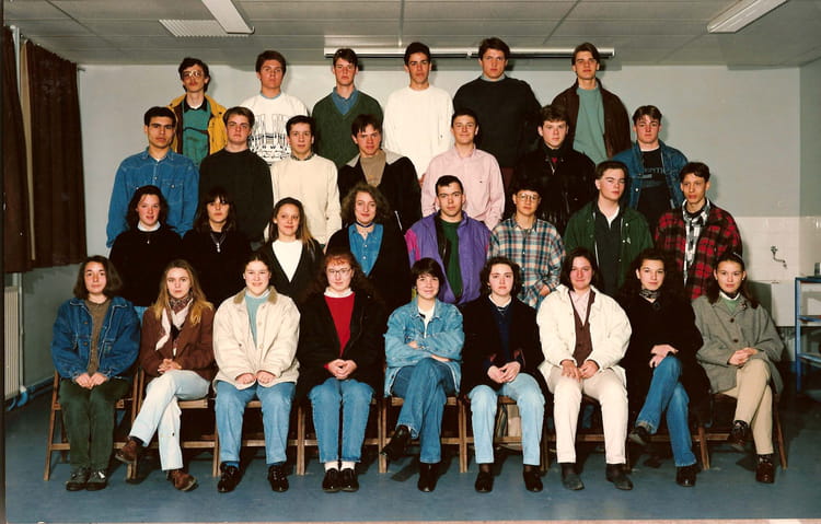 Photo de classe 1ere ES de 1992, Lycée Jean Monnet - Copains d'avant