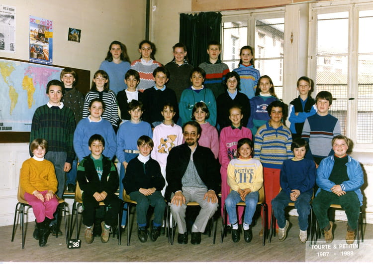 Photo de classe 6°2 de 1987, Ecole Sainteugène Copains d'avant