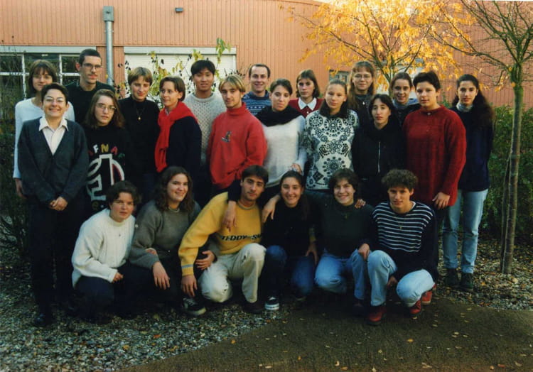 Photo de classe BTS1 de 1997, Lycée Jean Moulin - Copains d'avant
