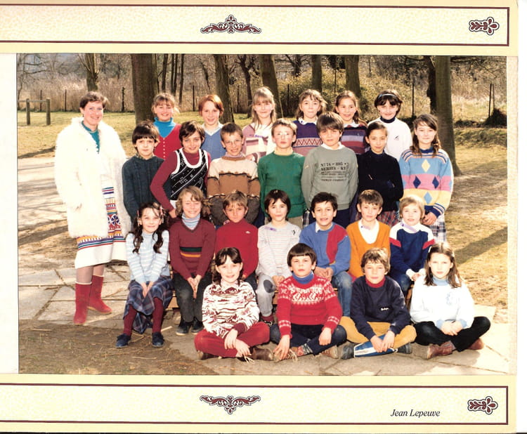 Photo de classe CM1 1983à1984 àl'école maxime marchand à VERNON de 1984