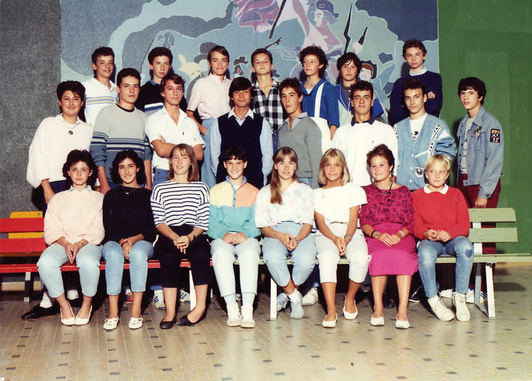 Photo de classe Roissy en brie CES Delacroix 3e2 de 1985, Collège Eugène Delacroix Copains d'avant