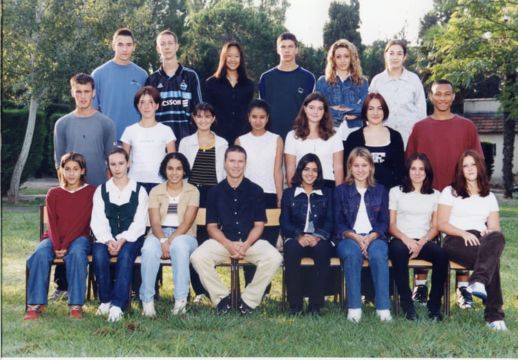 Photo de classe 1ère Eco de 1999, Lycée Jean Cocteau - Copains d'avant