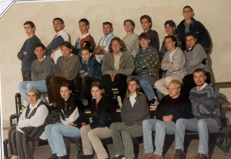 Photo de classe 1°SB2 de 1997, Lycée Jean Moulin - Copains d'avant