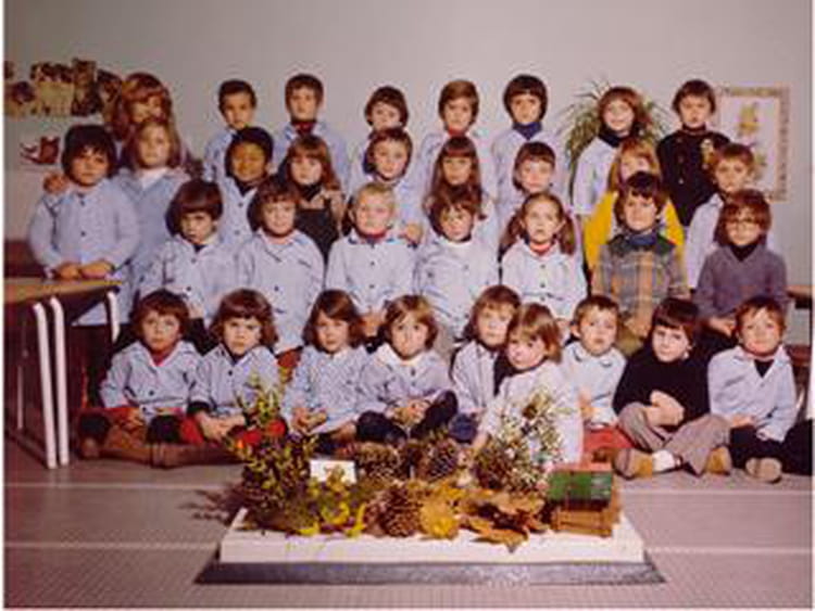 Photo de classe 1ere année maternelle de 1977, ECOLE INSTITUTION SAINTE