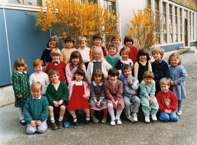 Photo de classe Maternelle de 1987, Ecole Maternelle (Bourgogne) Copains d'avant Photo de classe Maternelle de 1987, Ecole Maternelle (Bourgogne) Copains d'avant