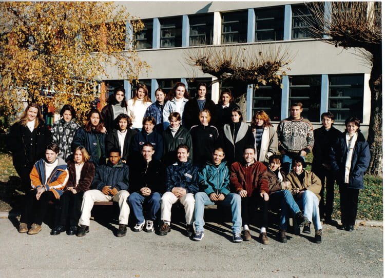 Photo de classe BTS 1 C de 1999, Lycée Jean Moulin - Copains d'avant