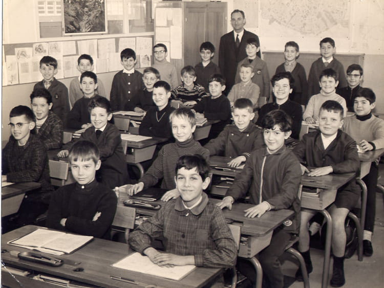 Photo De Classe Cm2 De 1967 Ecole Pierre Brossolette Copains D Avant