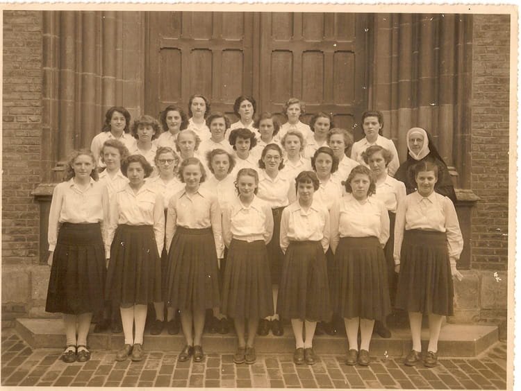 Photo de classe 3 ème B Lycée SainteFamille d'Amiens de 1950, Lycée